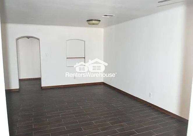 325 W Highland Ave — Photo 3