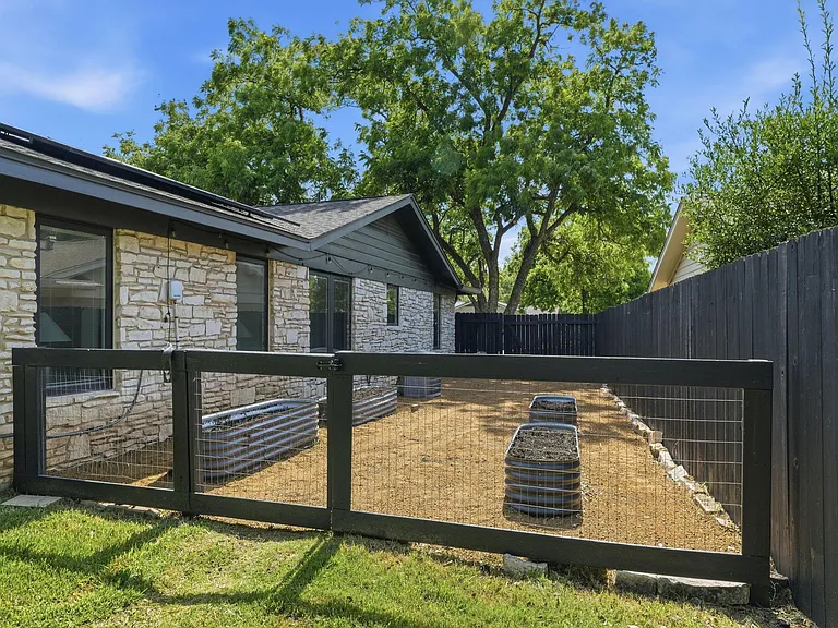 7600 Shoal Creek Blvd — Photo 32