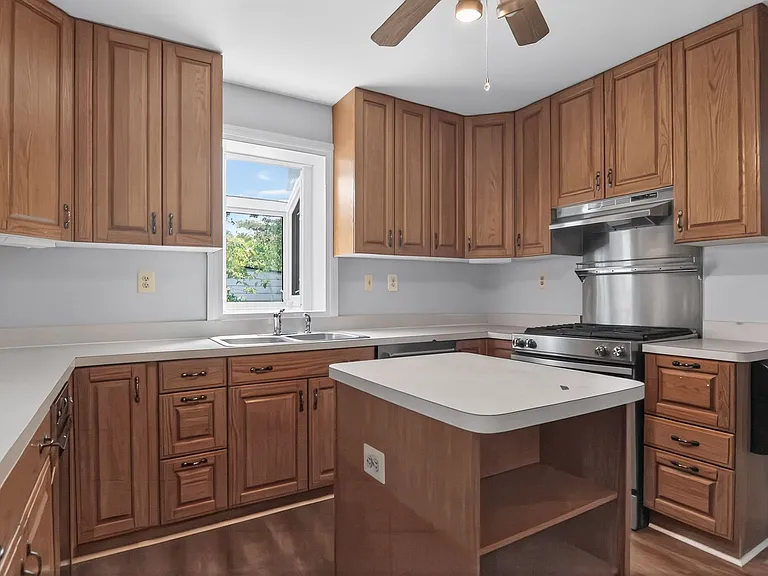14011 Rectory Ln — Photo 48