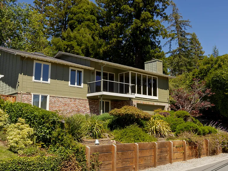 44 Bayview Ave — Photo 3