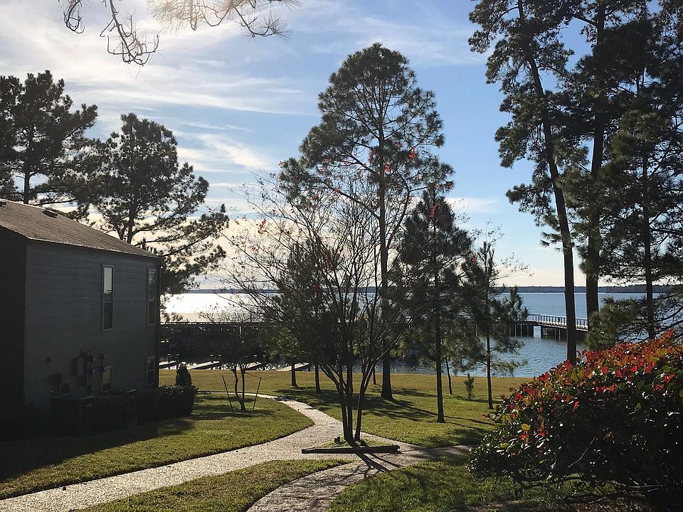 1st image of 15661 Lakeway Dr APT 28