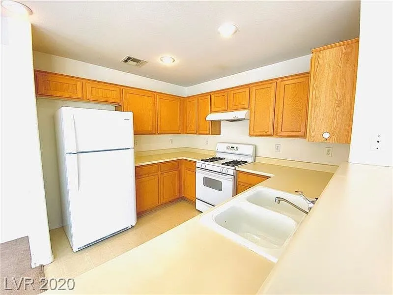 3 bed, 2.5 bath, 1419 sqft, $850 — Photo 2