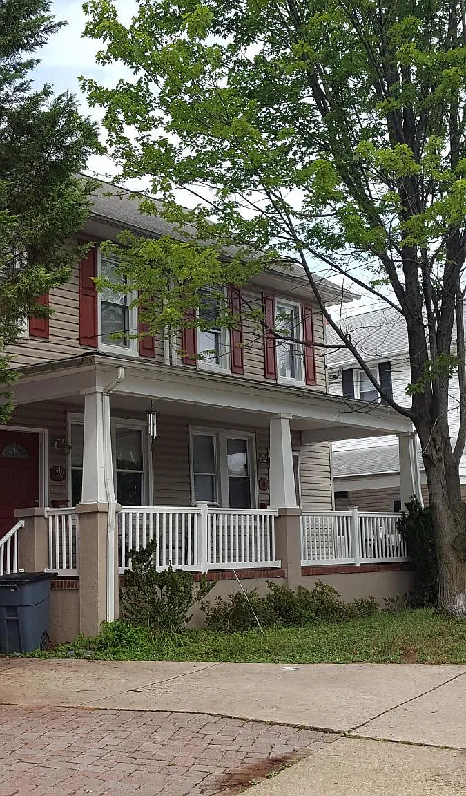 3 bed, 2.5 bath, 2200 sqft, $2,800 — Photo 1