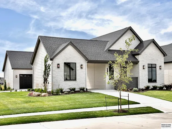 21101 Laurel Ave, Elkhorn, NE 68022