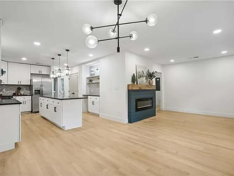 1758 Emerald Ave SW — Photo 5