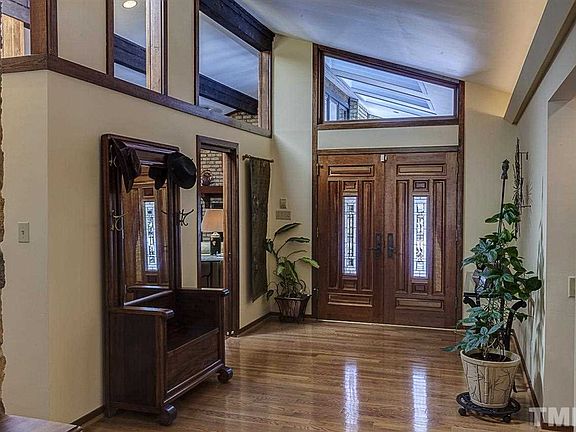 4th image of 622 Wells Ct