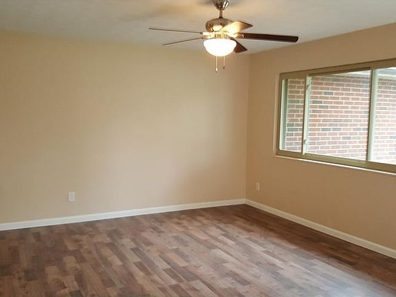 4th image of 2073 Virginia Dr