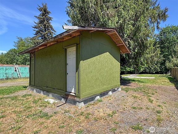 4th image of 693 S Alder Lane