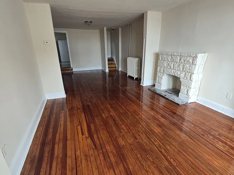 4672 Stenton Ave — Photo 2