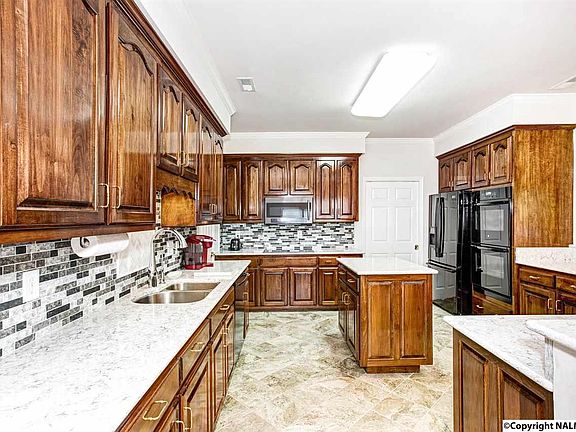 3rd image of 118 Preswick Pl