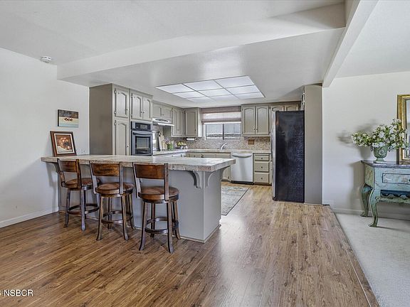 5th image of 956 Diamond Dr