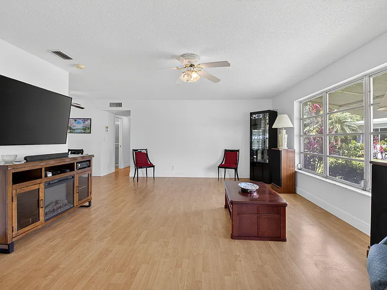 172 High Point Ter W #D — Photo 3
