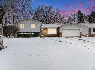 5023 Spring Well Ln, Grand Blanc, MI 48439