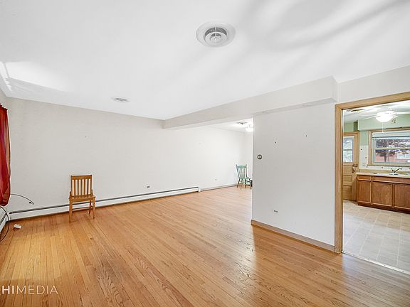 4th image of 10337 Long Ave