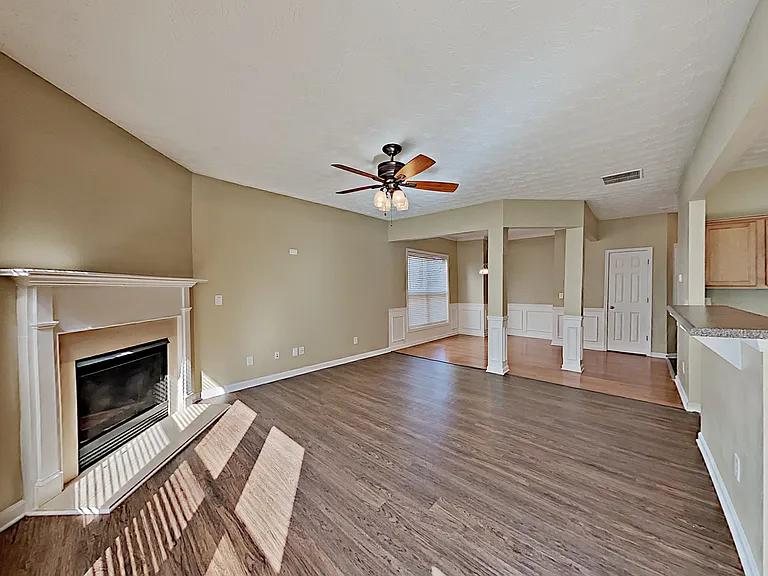 738 Mountain Laurel Dr — Photo 2