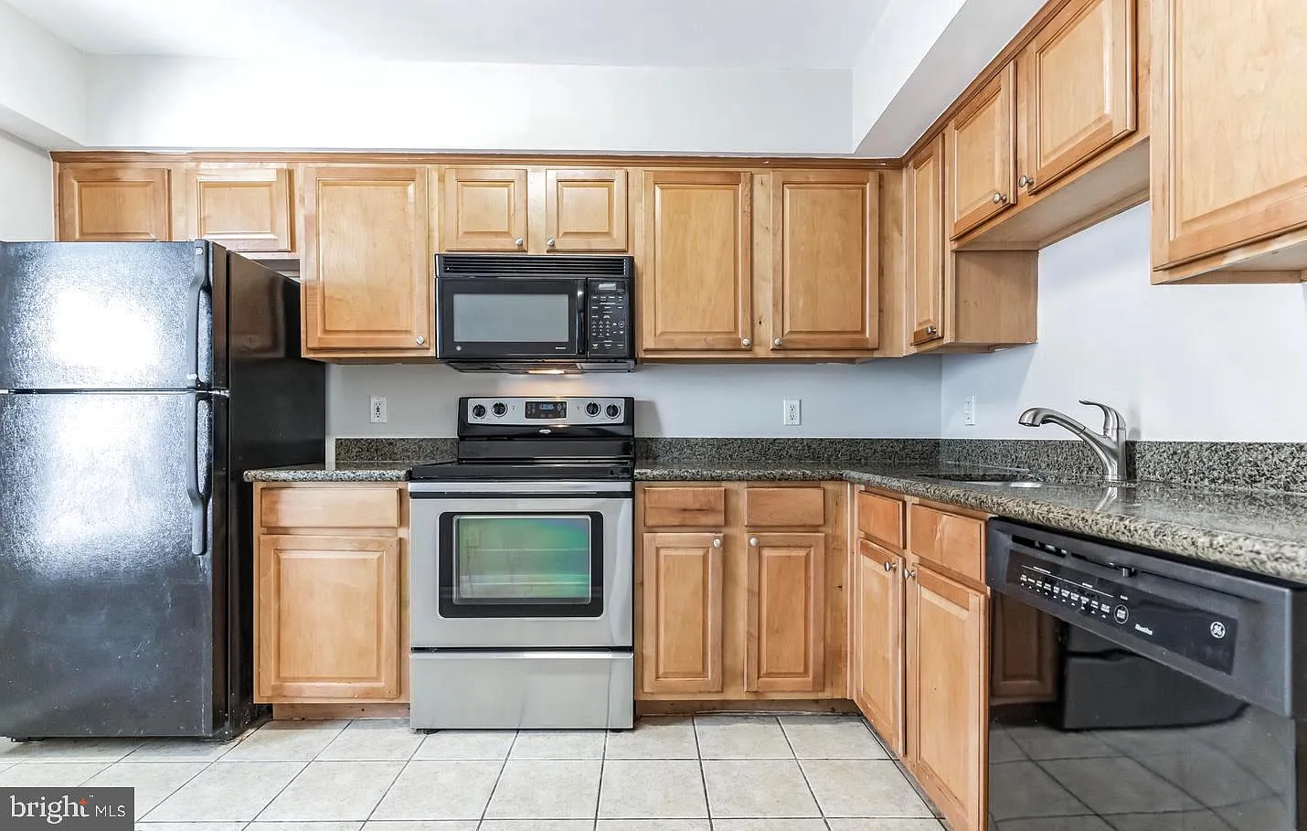 2 bed, 1.0 bath, 1000 sqft, $2,350 — Photo 2