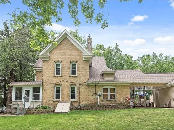 821 Howard Ln, Chaska, MN 55318