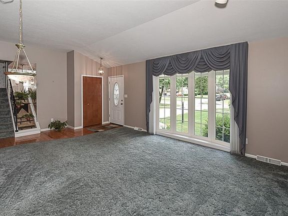 5th image of 26984 Driscoll Ln