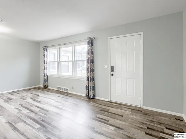 6157 & 6159 Hillsdale Ave, Omaha, NE 68117