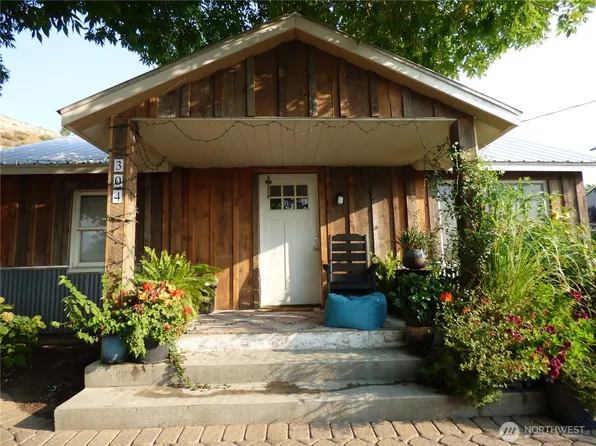 304 Pearl Street, Pateros, WA 98846