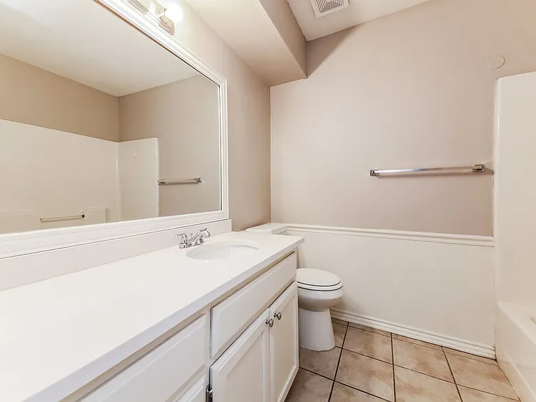 2115 Lattimore St — Photo 14