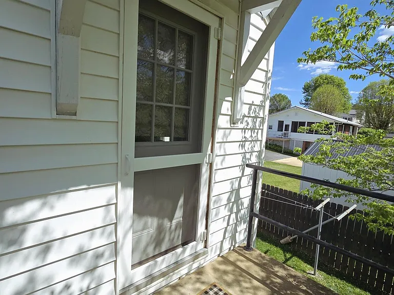 212 W F St #B — Photo 15