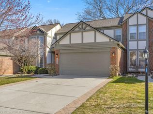 2041 Lone Wolf Ln, Canton, MI 48188