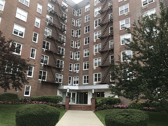 3rd image of 350 Richmond Ter APT 6B