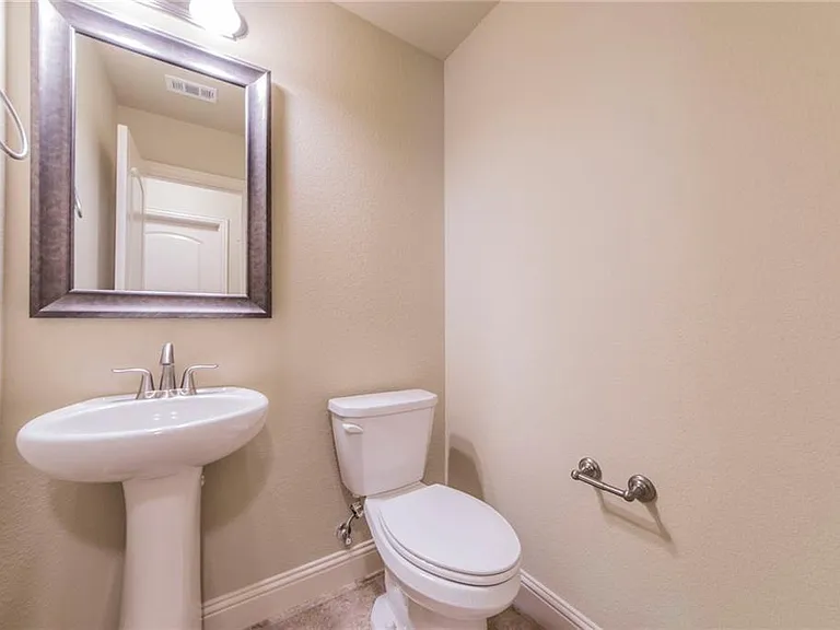 305 Jasmine Ct — Photo 7