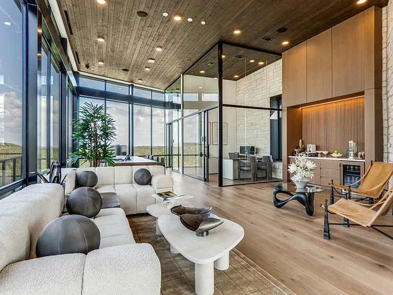Pearl Bee Cave Leasing Office | Bee Cave, Texas | New Apartment Homes