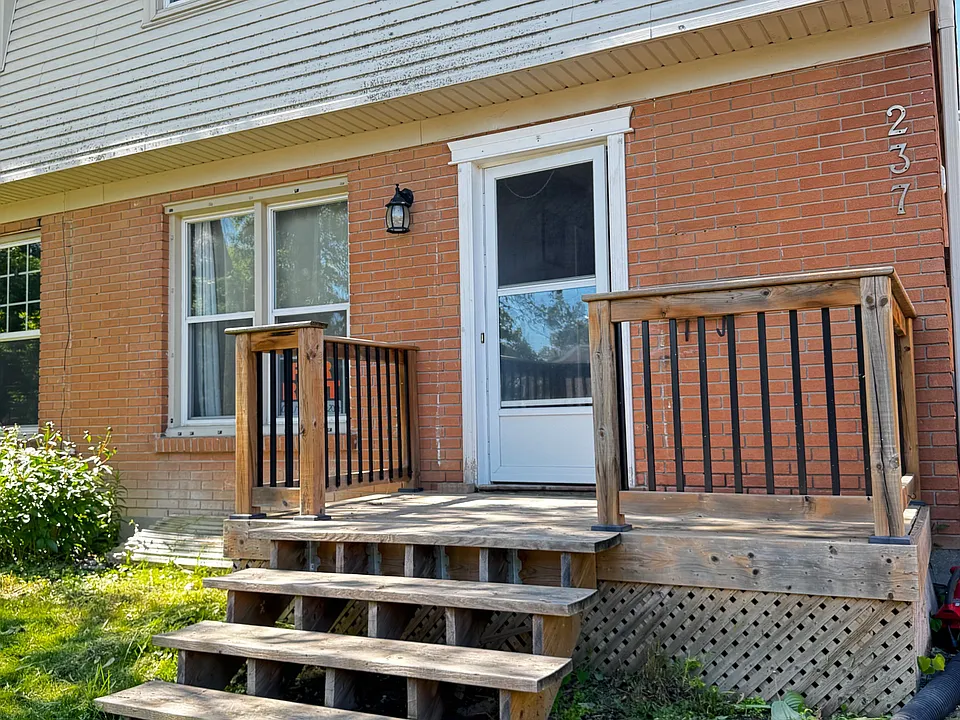 237 Homestead Cres #BASEMENT