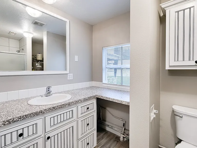 1011 W Willow Ave — Photo 7