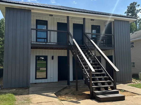 888 1st St NW APT 6, Magee, MS 39111