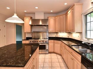 205 N Pasture Ln, Stratford, CT 06614