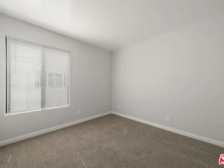 2337 Oak St #2 — Photo 21