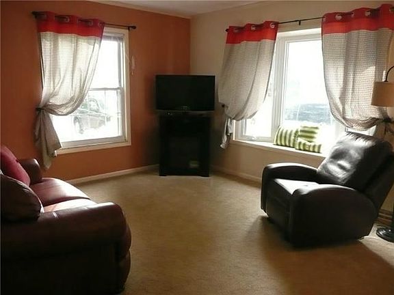 3rd image of 1049 Eastbrook Dr