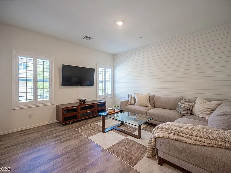 530 Gloster Ave — Photo 5