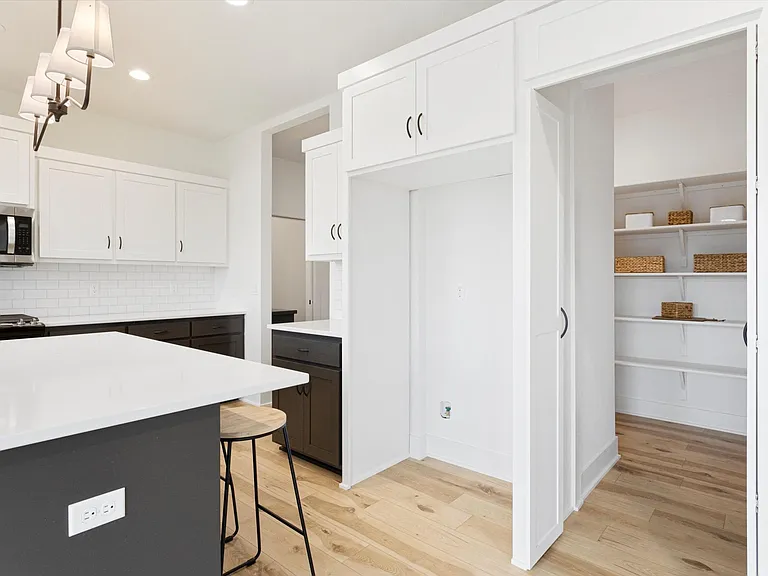 18525 Patrick Ave — Photo 10