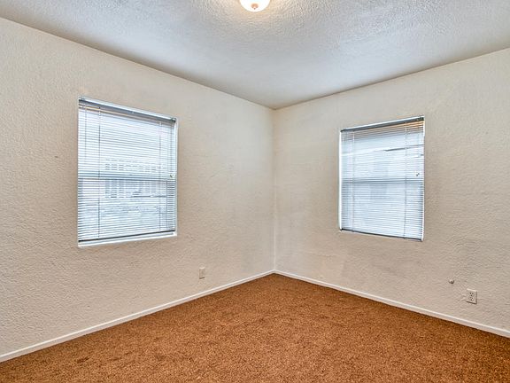 4th image of 525 Barcelona Dr