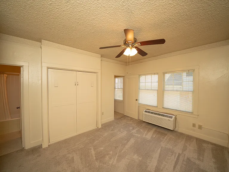 818 25th St #210 — Photo 3