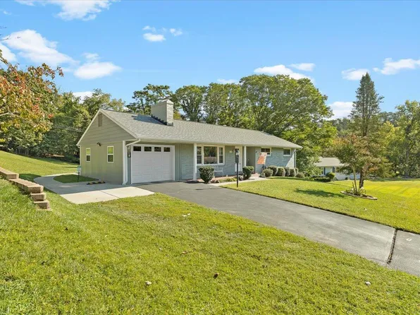 4309 Cresthill Dr, Roanoke, VA 24018