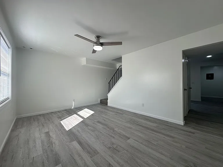 320 Myrtlewood Cir — Photo 3