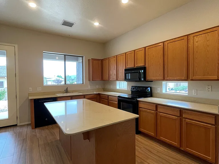 5649 N Bentley Ct — Photo 26
