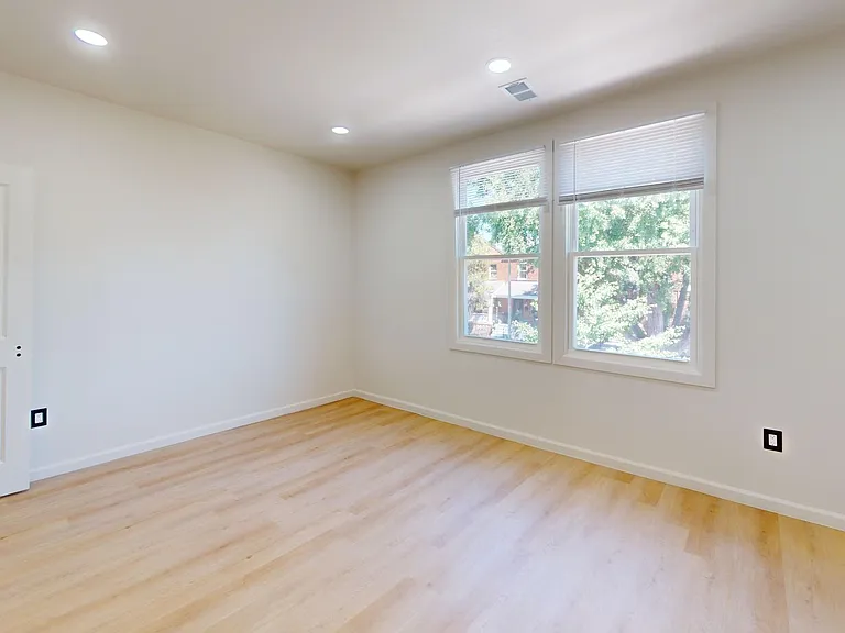 1318 Holbrook Street NE — Photo 24