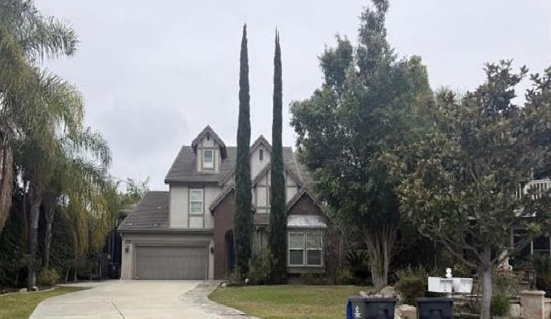 1st image of 700 W Pepper Tree Ln