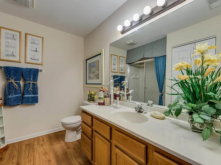 Sutton Place Apartments — Photo 35