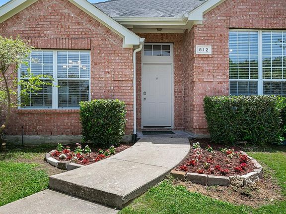 3rd image of 812 Deering Dr