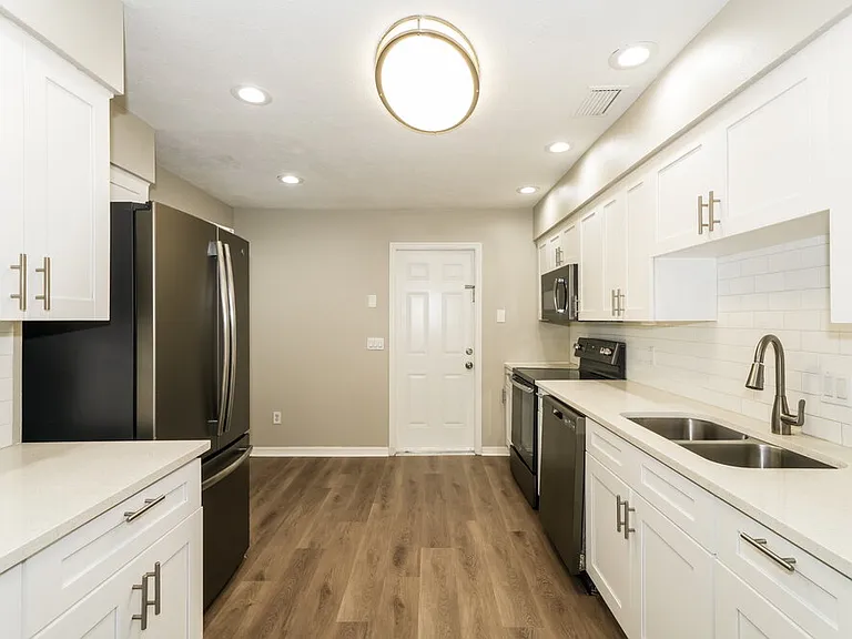 8105 N Fremont Ave — Photo 8