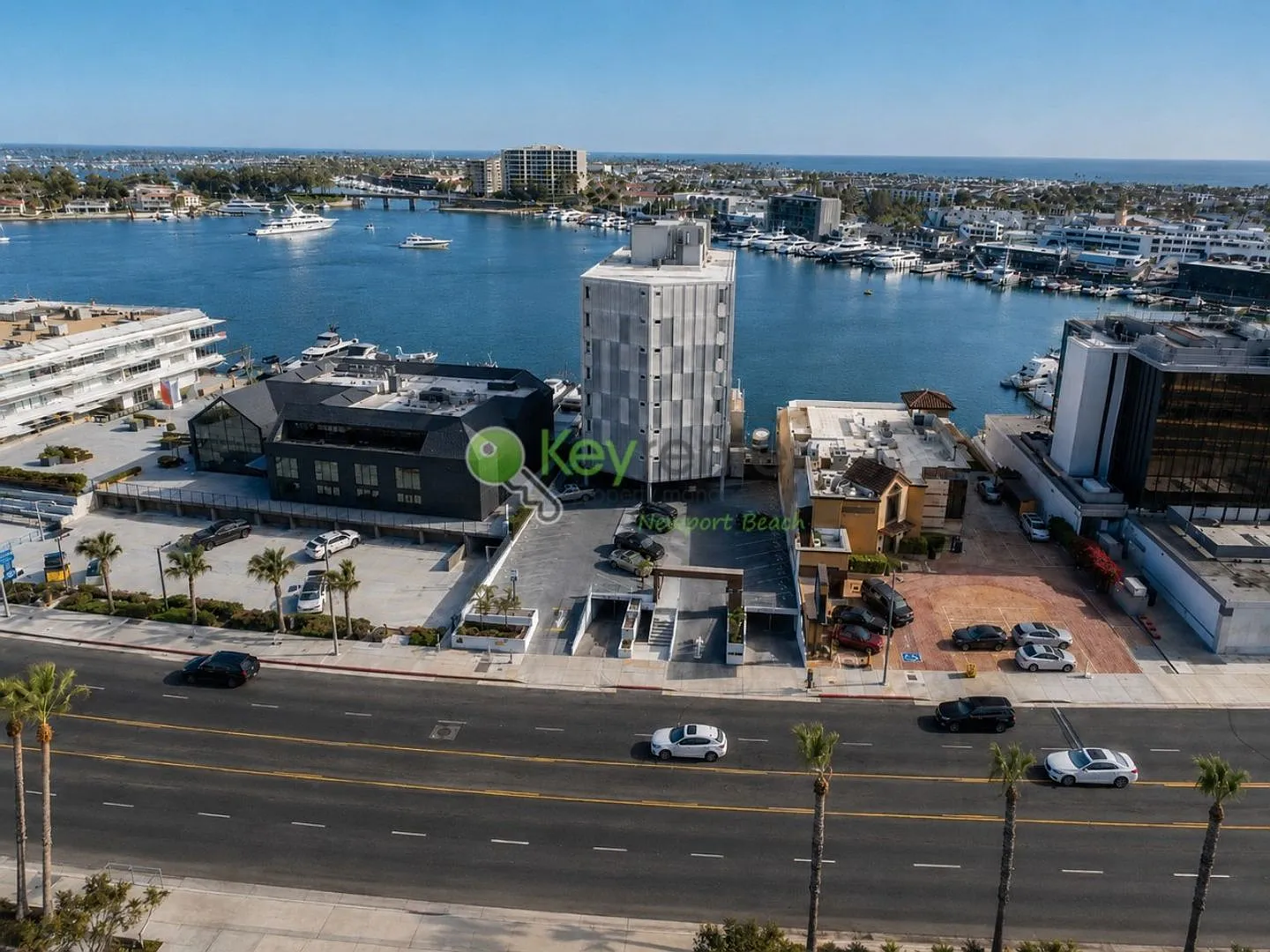 Newport Beach Bay and Oceanfront view | 7th Floor Luxury 2+2 Condo | Newport Towers — Photo 3