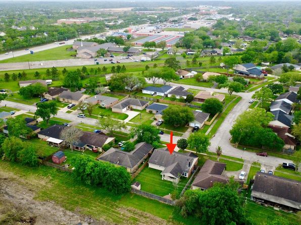 2919 Heritage Colony Dr, Webster, TX 77598